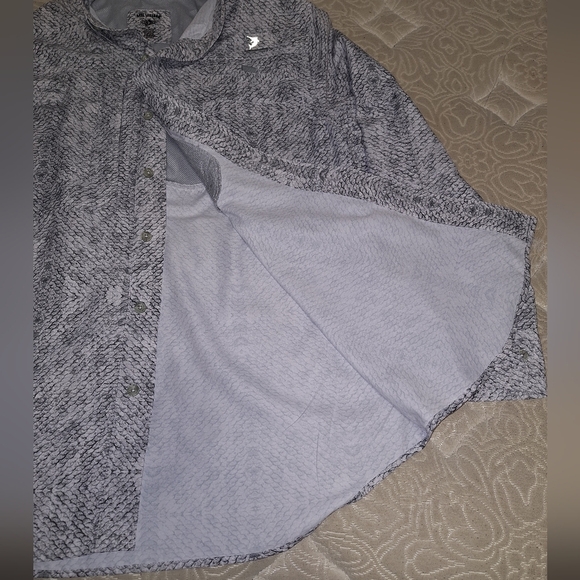 A Reel Legends men's medium long sleeve fishing shirt. Silver fishscale pattern - Picture 4 of 8